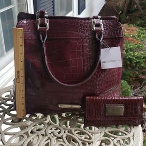 Liz Claiborne handbag w/wallet. Never worn.
